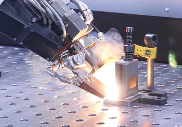 Schweißroboter von ABICOR BINZEL im Einsatz bei Stahl Maschinenbau GmbH & Co. KG, Perkam